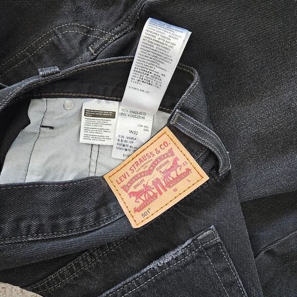 NWOT Levis | 501 Button Fly Washed Black Denim Shorts 5.5" Inseam, Womens 32 - Picture 4 of 5